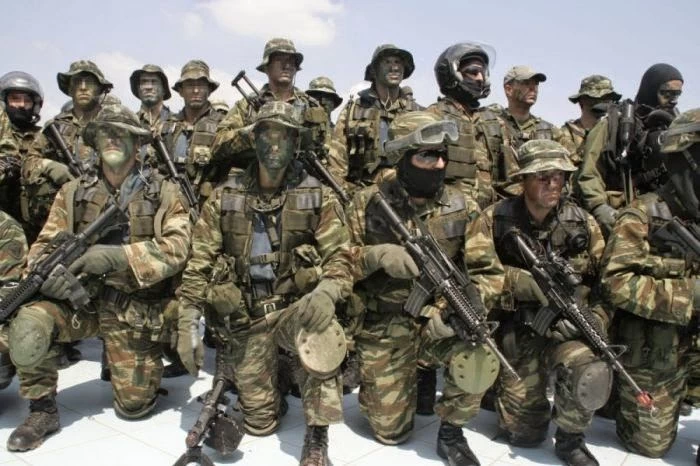 Καταδρομείς εκπαιδεύουν τους Σπουδαστές της ΣΜΥ (βίντεο)
